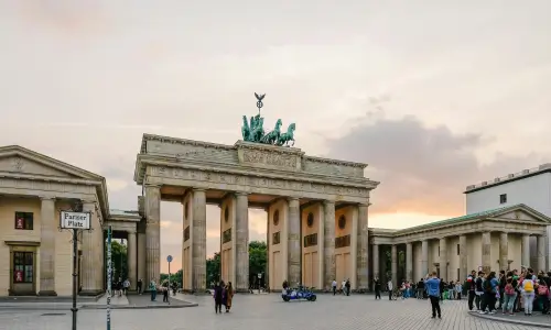 Une photo de la Pariser Platz à Berlin.